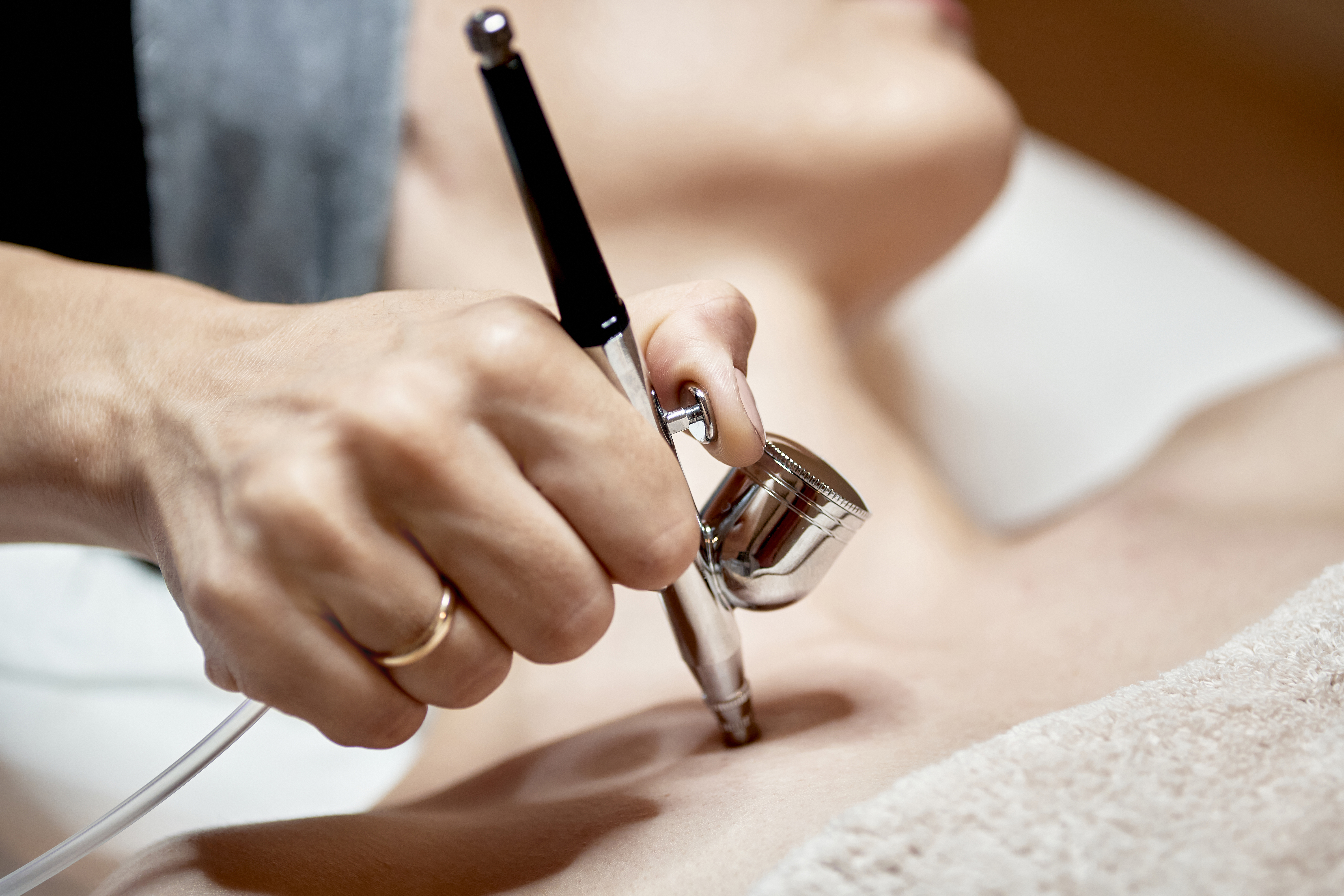 Infuzja tlenowa Intraceuticals — serum wprowadzane czystym tlenem w DeniMal Rzeszów