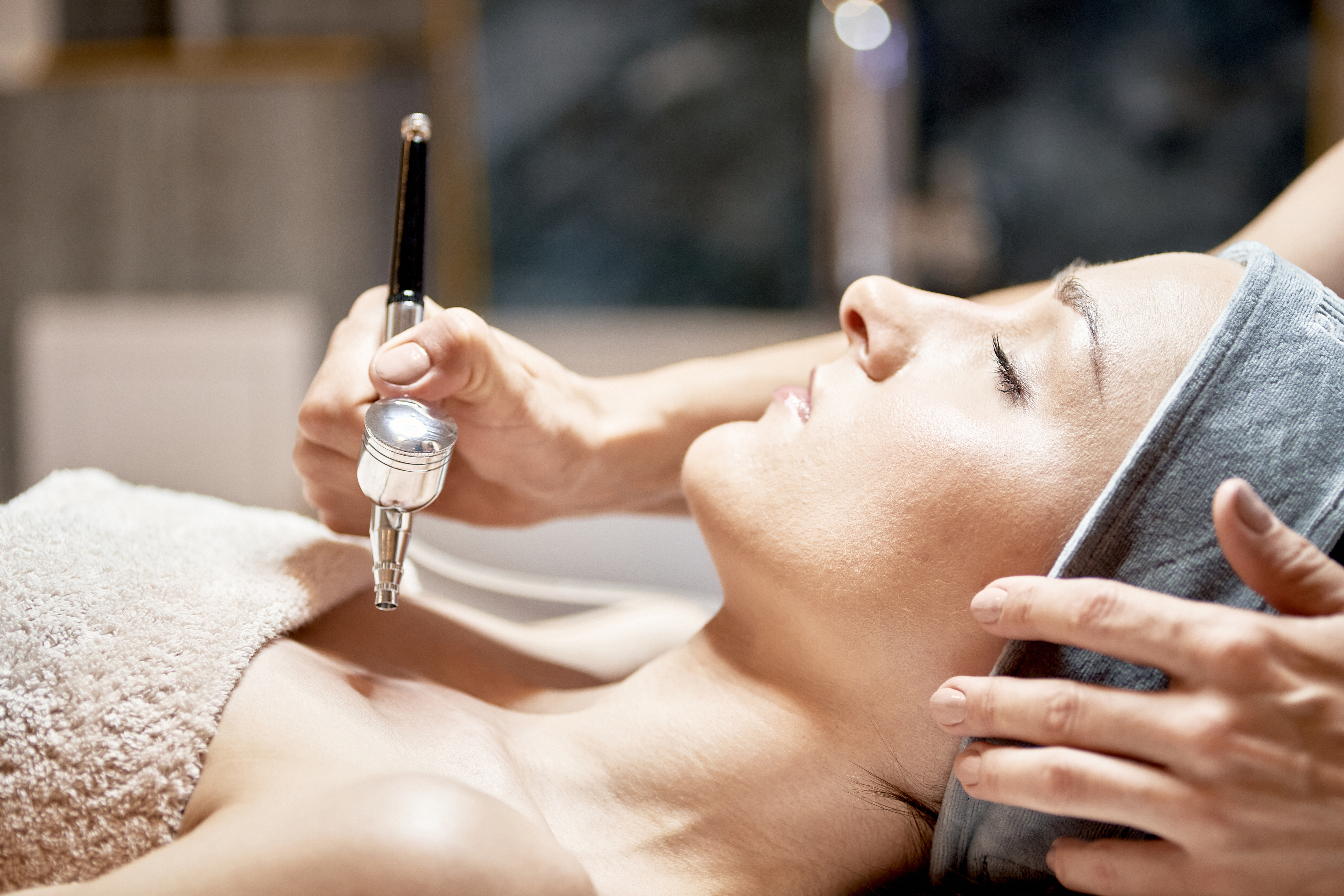 Zabieg infuzji tlenowej Intraceuticals w gabinecie DeniMal Rzeszów